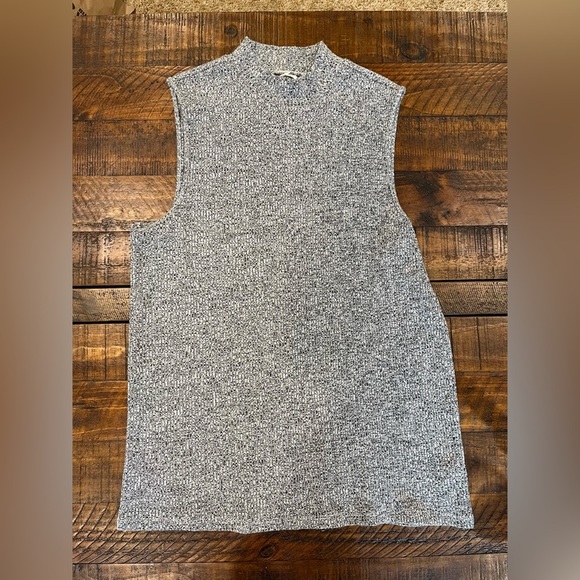 GAP Mock neck Black and White Knit tank - Picture 1 of 2